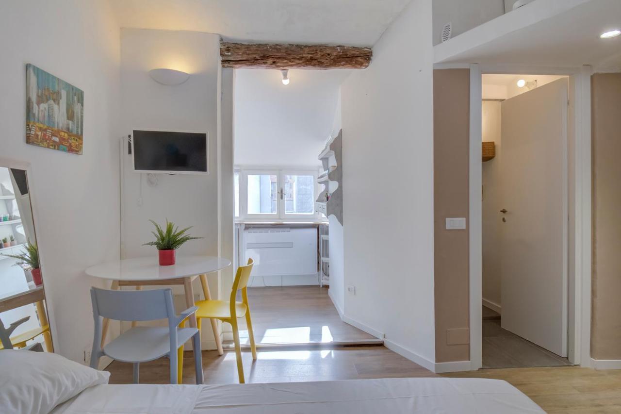 I Host - Carcano 26 * Milan