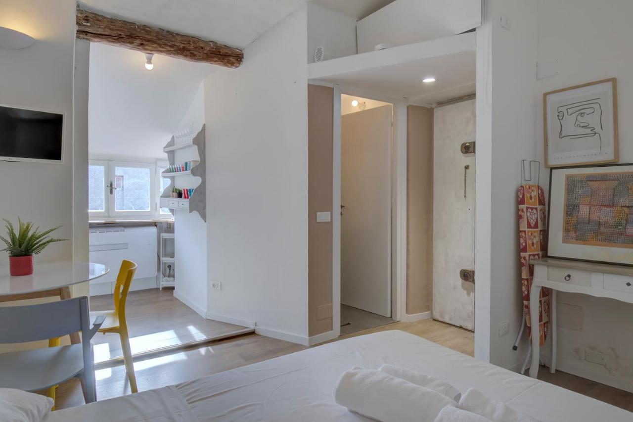 I Host - Carcano 26 * Milan